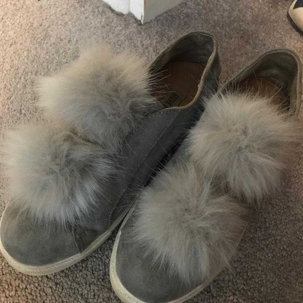 Pom Pom Sneakers